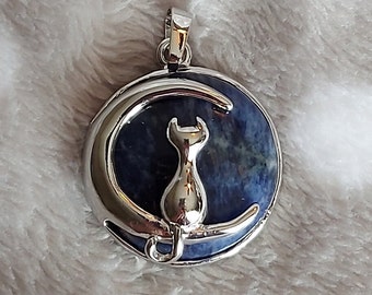 Cat on the Moon Sodalite Flat Round Crystal with Sterling Silver Necklace/Sodalite Crystal Pendant/Sodalite Gemstone Necklace/Sodalite Cat