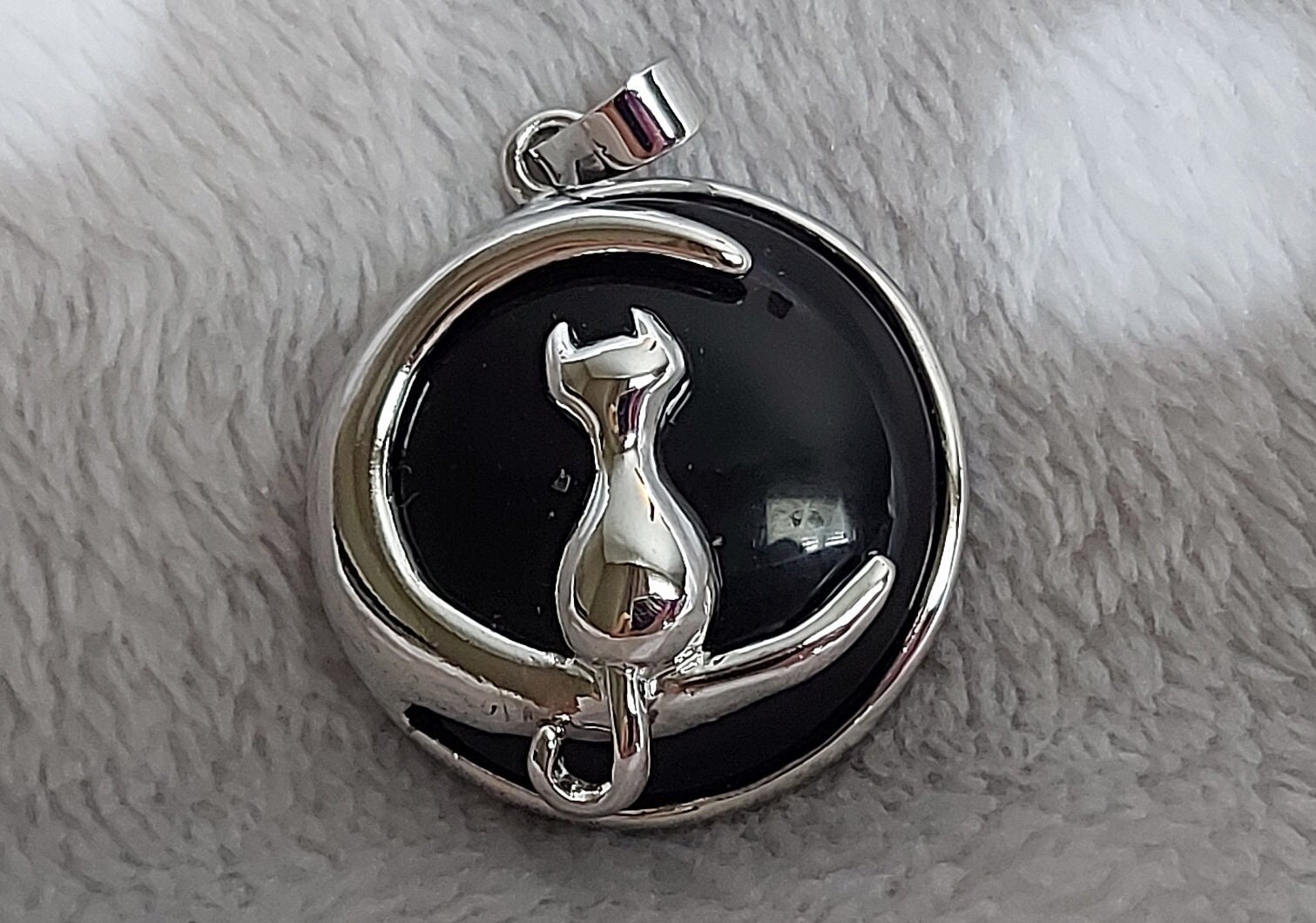 Flat crystal necklace deals