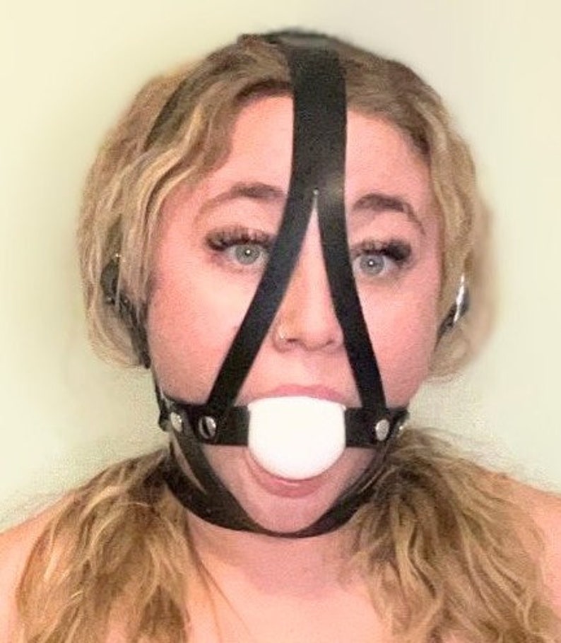 Leather Harness Gag. Genuine leather and silicone ball. 2 chin strap styles available. imagem 9