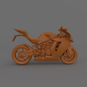 Könnte beinhalten: Ein detailliertes braunes Modell eines Motorrads mit einem schlanken Design. Das Motorrad hat einen Einzelsitz und eine große, gebogene Windschutzscheibe.