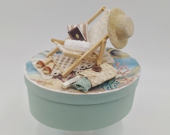 Gnome door Gnome accessories Holiday gnome Miniature deck chair, sun hat, beach bag, bath towel, book and flip-flops