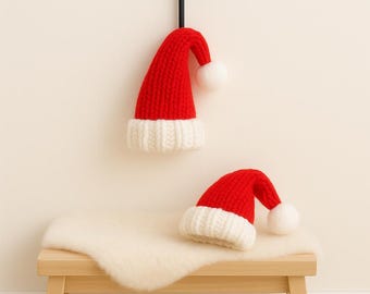 Miniature gnome hat red and white with bobble – knitted Christmas hat for gnomes & dollhouse decoration