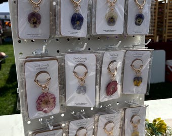 Real Pressed Flower Resin Keychain: Botanical Charm, Nature-Inspired Gift
