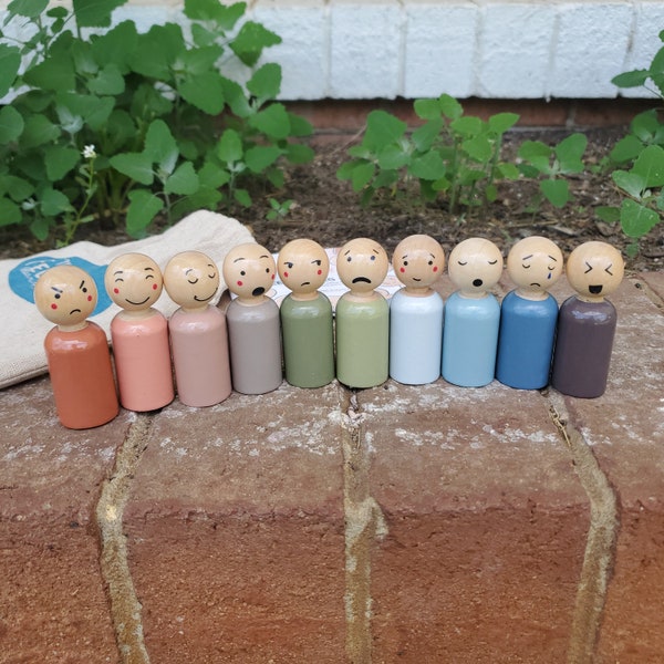 My Felt Story Emotion Feeling Peg Dolls Set von 10 mit Büchlein aus Holz Pastellfarben Waldorf Reggio Figuren Spielen Menschen