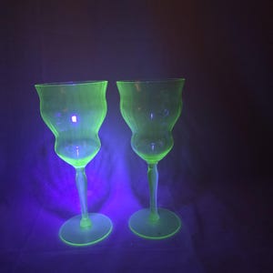 2 Vintage Vaseline Uranium Glwing Goblets