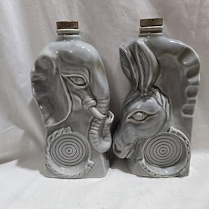 Grijze Jim Beam-whiskypot uit 1956 met politieke ezel en olifant