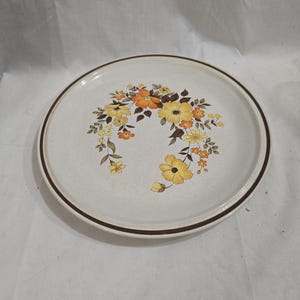Vintage Hearthside Casual Elegance Chablis Stoneware Dinner Plate