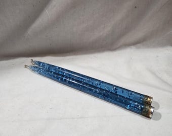 2 velas cónicas vintage de Lucite azul con motas plateadas de 30 cm (12 pulgadas)