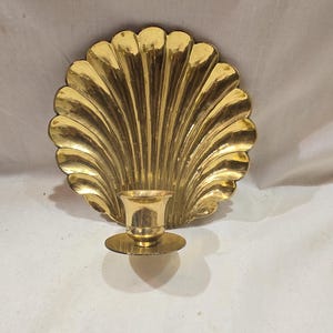 May include: A trio of speckled ceramic mugs in cream, light grey, and dark grey. Each mug has a minimalist design and a matte finish. Ideal for tea or coffee, these mugs offer a simple, elegant aesthetic.