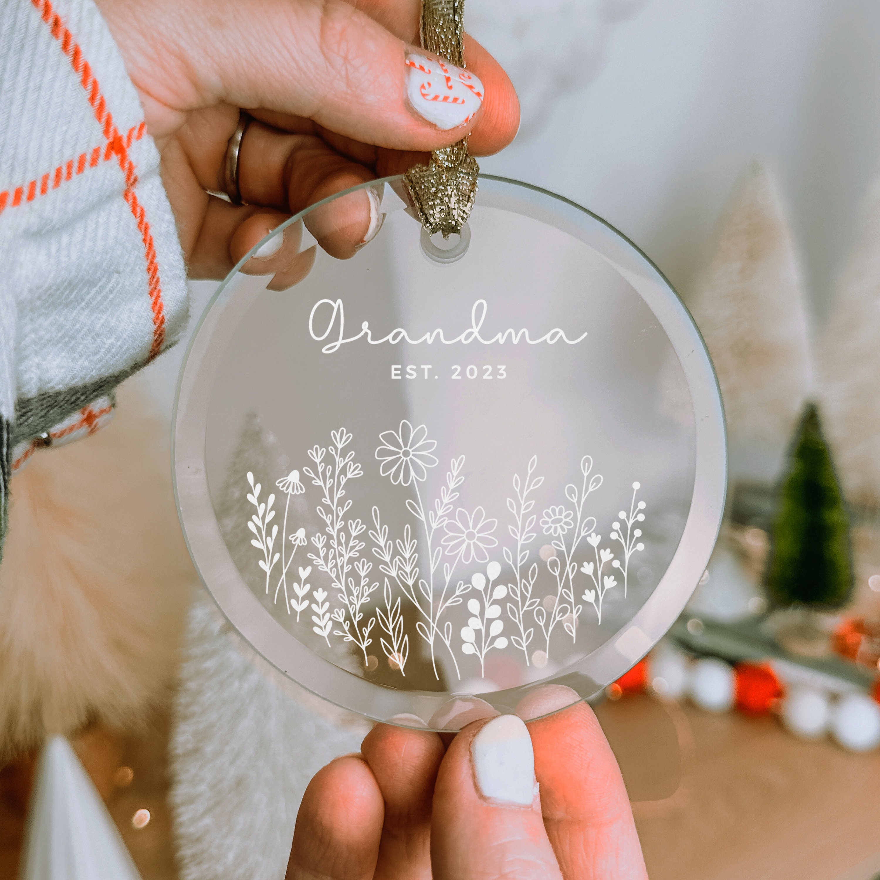 Glass Grandma Ornament, New Grandma Gift, Custom Flower Ornament,Baby Announcement, Grandma Est. Date Custom Ornament, New Baby Reveal gift