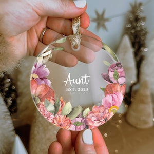 Glass Aunt Ornament, New Auntie Gift, Custom Aunt EST Year, Flower Aunt Keepsake Ornament, Baby Announcement, Custom date gift for sister
