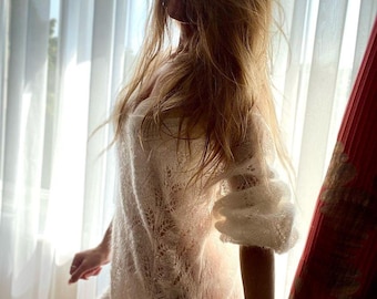 Ręcznie robiona sukienka midi z moheru i jedwabiu: prześwitująca dzianinowa narzutka ślubna w stylu boho