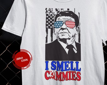 I Smell Commies Patriotic Ronald Reagan Opinión política Cita Bandera estadounidense Camiseta de manga corta unisex