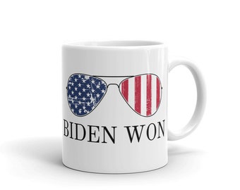Joe Biden "Biden Won" patriottische vlieger zonnebril politiek citaat humor keramische mok