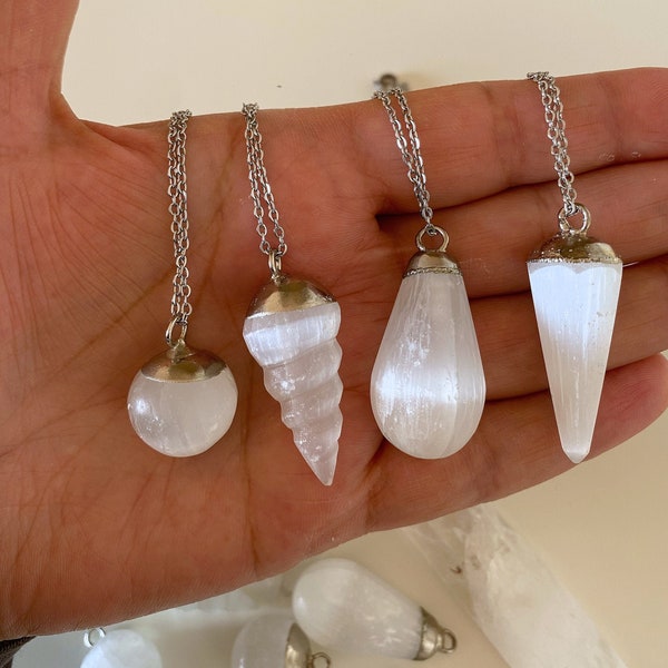 White Selenite Necklace for Women, Healing Stone Necklace, Selenite Crystal Pendant, Gemstone Jewelry, Gift for Her, Raw Selenite Crystal