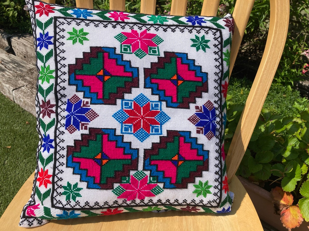 CTOBB, cuscino decorativo in velluto ricamato