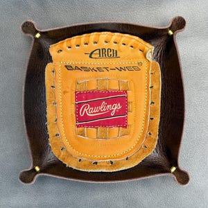 Bandeja de cuero hecha a mano con bolsillo para guantes de béisbol Rawlings vintage - Caddy / Catch-All.