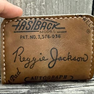 Cartera/tarjetero vintage hecho a mano - Guante de béisbol Rawlings GJ36, modelo autógrafo de Reggie Jackson "Mr. October", con clip de latón para billetes.