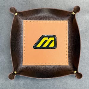 Bandeja de cuero hecha a mano con etiqueta de guante de béisbol Mizuno vintage, organizador, contenedor y bolsillo para objetos pequeños.