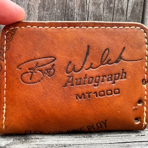 Billetera vintage hecha a mano con el modelo de guante de béisbol Mizuno MT1000 Autograph de Bob Welch - Tarjetero - Billetera minimalista - Billetera con bolsillo delantero