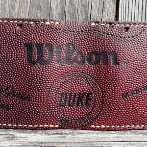 Cartera / tarjetero de cuero de fútbol americano vintage Wilson Official NFL "The Duke" Horween (con clip de dinero de latón extraíble)