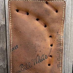 Billetera minimalista vintage hecha a mano con el guante de béisbol Rawlings FJ 42 Autograph Pro Model de Bill White. Billetera minimalista auténtica.