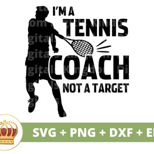 Sou um treinador de tênis, não um alvo SVG | Raquete de bola de tênis engraçado treinador esportivo mãe PNG vida mulher PNG camisa design caneca arquivo de corte cricut