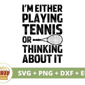 Estou jogando tênis ou pensando nisso SVG | Raquete de bola de tênis Engraçado Treinador Esportivo Mãe PNG Vida PNG Camisa Design Caneca Cricut Cut File