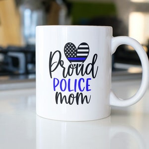 Trotse politiemoeder SVG | Blauwe lijnvlag, politieagent SVG, All American, VS, held, inspirerende citaten, mokontwerp, cricut gesneden bestand, peuter afbeelding 2