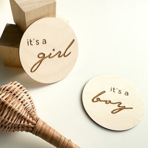 Minimalist It&#39;s a Girl / It&#39;s a Boy Gender Reveal Wooden Sign, Gender Reveal Photo Prop, Gender Reveal, Hospital Gender Sign, Baby Sign