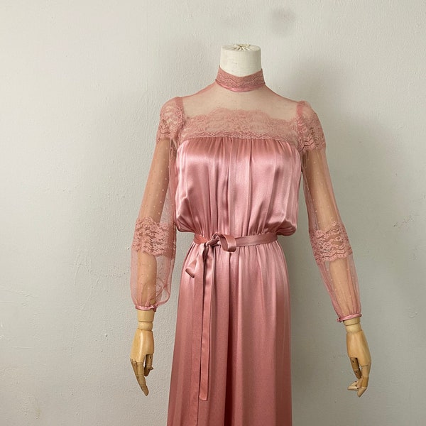 Vintage Early 70s Maxi Bohemian Evening Gown Dress In Charmeuse Sating Mauve Color And Chantillí  Lace Romantic Dress, Size S-M