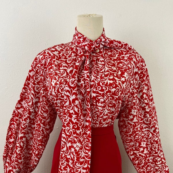 Vintage 80s White And Red Abstract Floral Print Bow Ribbon Collard And Ballon Sleeves Maximalist Elegant Blouse By Jones New York, Size-14.