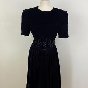 Vintage 80s Black Velvet Party Dress: Puffy Sleeves, Ribbon Waist - Size 14