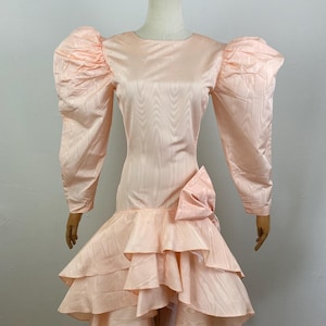 Vintage 80s Dusty Peach In Moire Fabric Long Ham Sleeves With Asymmetric Three Layers Of Ruffle Hem Elegant Romantic Evening 50s Style Dress