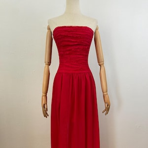 Vintage 90s Lacey Red Strapless Body Mini Dress With Chiffon Cape Layers Skirt By Jessica Mc Clintock, Sexy red Evening Party Dress, size-4.