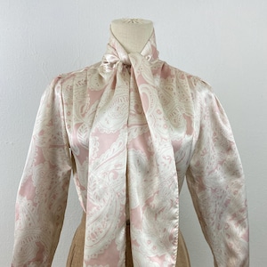 Vintage 80s Crepe Sateen Shining Dusty Pink Paisley Print With Long Band Collar And Long Puffy Sleeves Evening Party Blouse By  Melody Brook