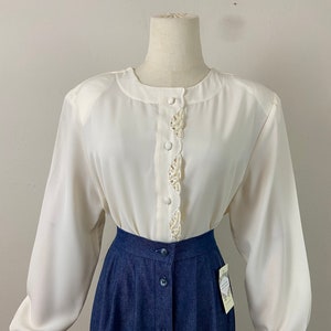 Vintage 80s Beige Chinese Crepe Embroidery Perl Buttons Front Blouse By Worthington, Elegant Cream Long Sleeves Embellished Front Blouse-Top