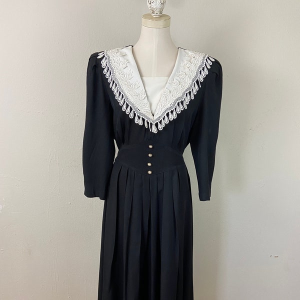 Vintage Early 80s Romantic Guipure Collard Maxi Black And White ShirtDress By S.L. Fashion, Size-14 Long sleeves Fresh look Shabby Dress.