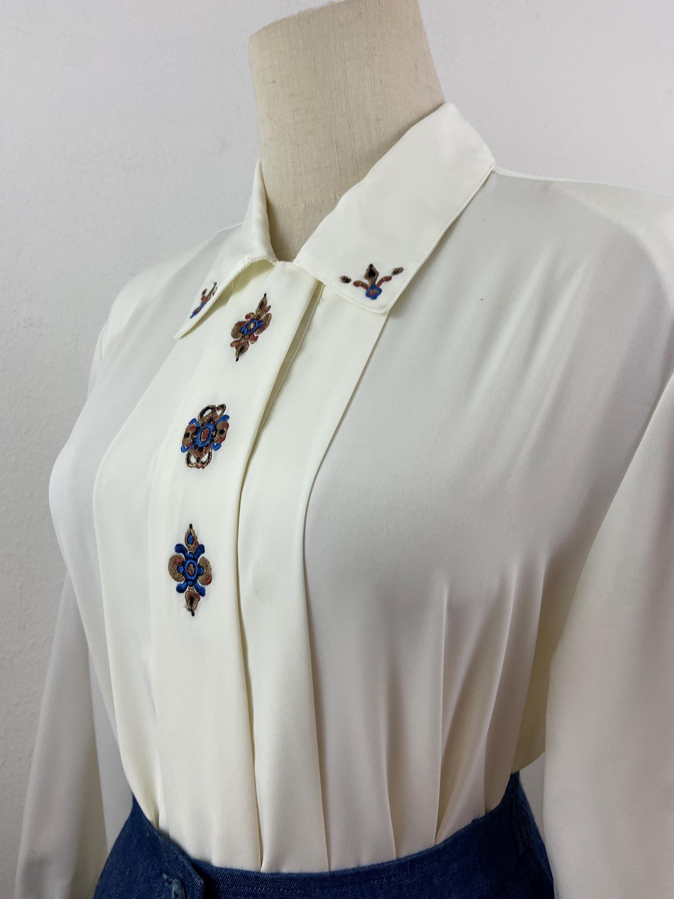 Vintage 90s Claudia Richard Embroidery Flower Symbol Color Vintage 90s Claudia Richard Embroidery Flower Symbol Color