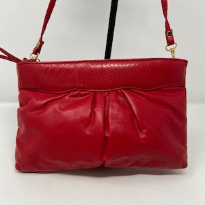 Vintage 80s imitación cuero rojo bolso de hombro / fiesta funky disco bolso por Grand Tradition