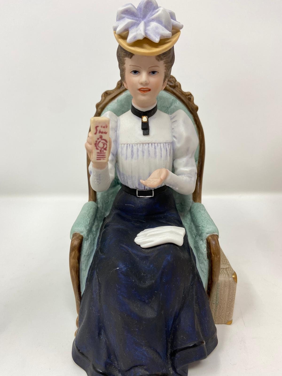 Vintage 1980s Mrs Albee Award Avon Figurines. Made in Japan Vintage 1980s Mrs Albee Award Avon Figurines. Made in Japan
