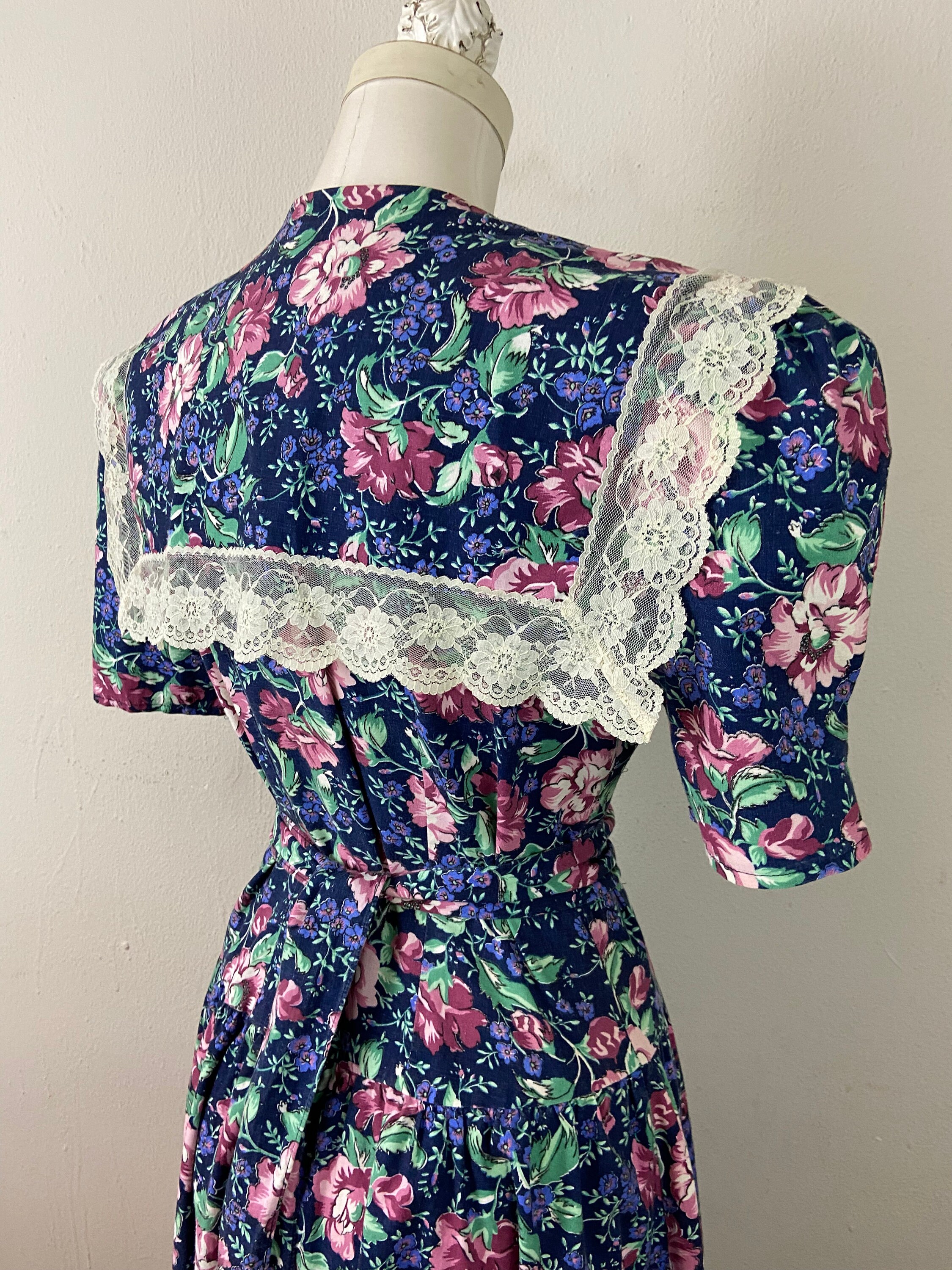 m。。。◾︎AMERI FLOWER LACE DRESS 3d Floral Embroidered Little White Midi Bridesmaid Dress