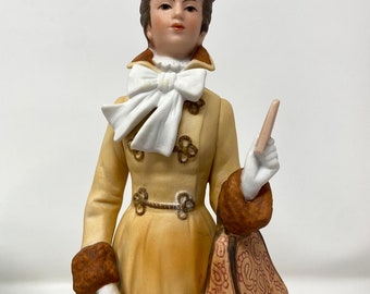 Vintage 1980s Mrs Albee Award Avon Figurines. Made in Japan Vintage 1980s Mrs Albee Award Avon Figurines. Made in Japan