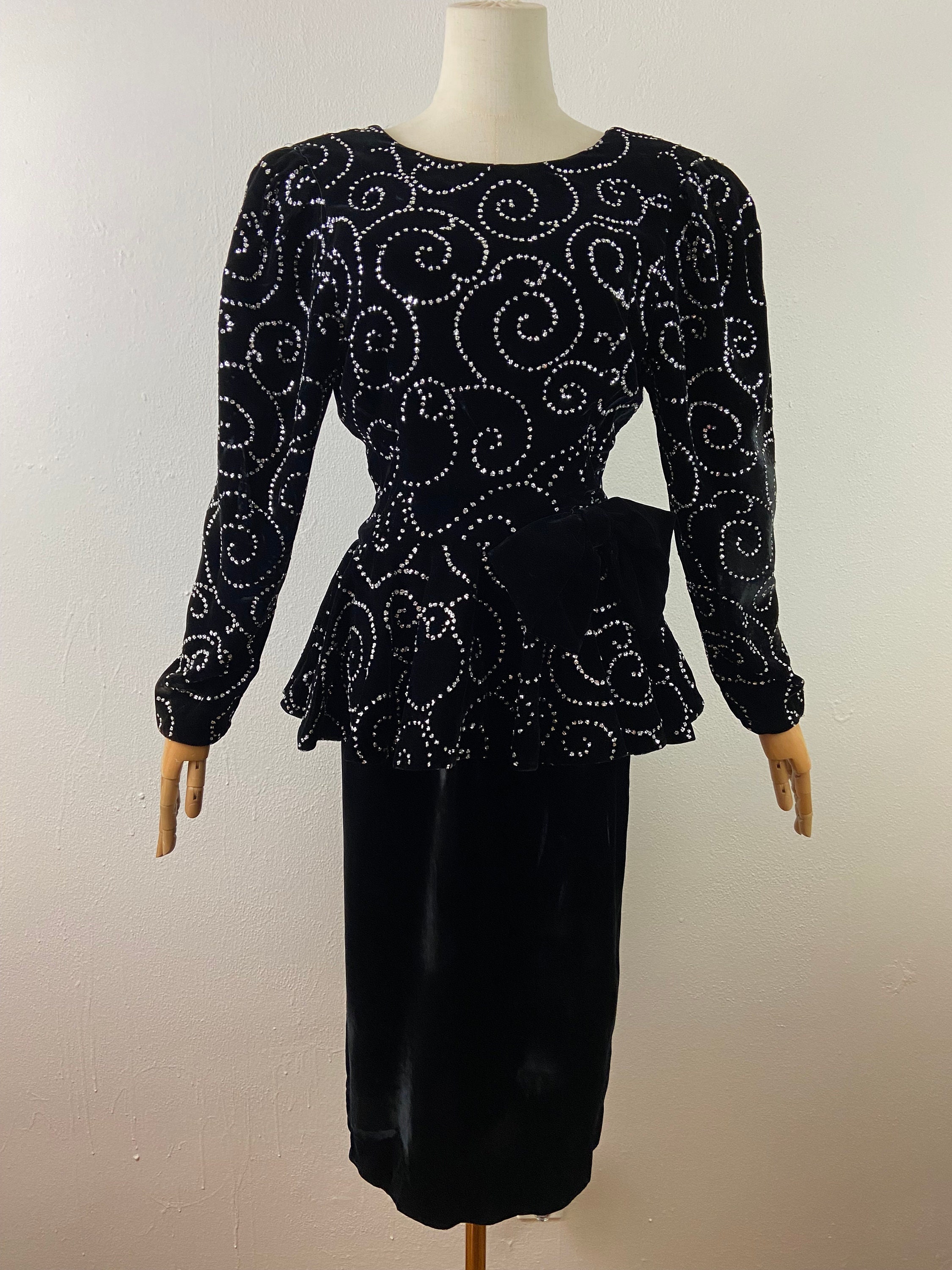 After five black dresses 2025