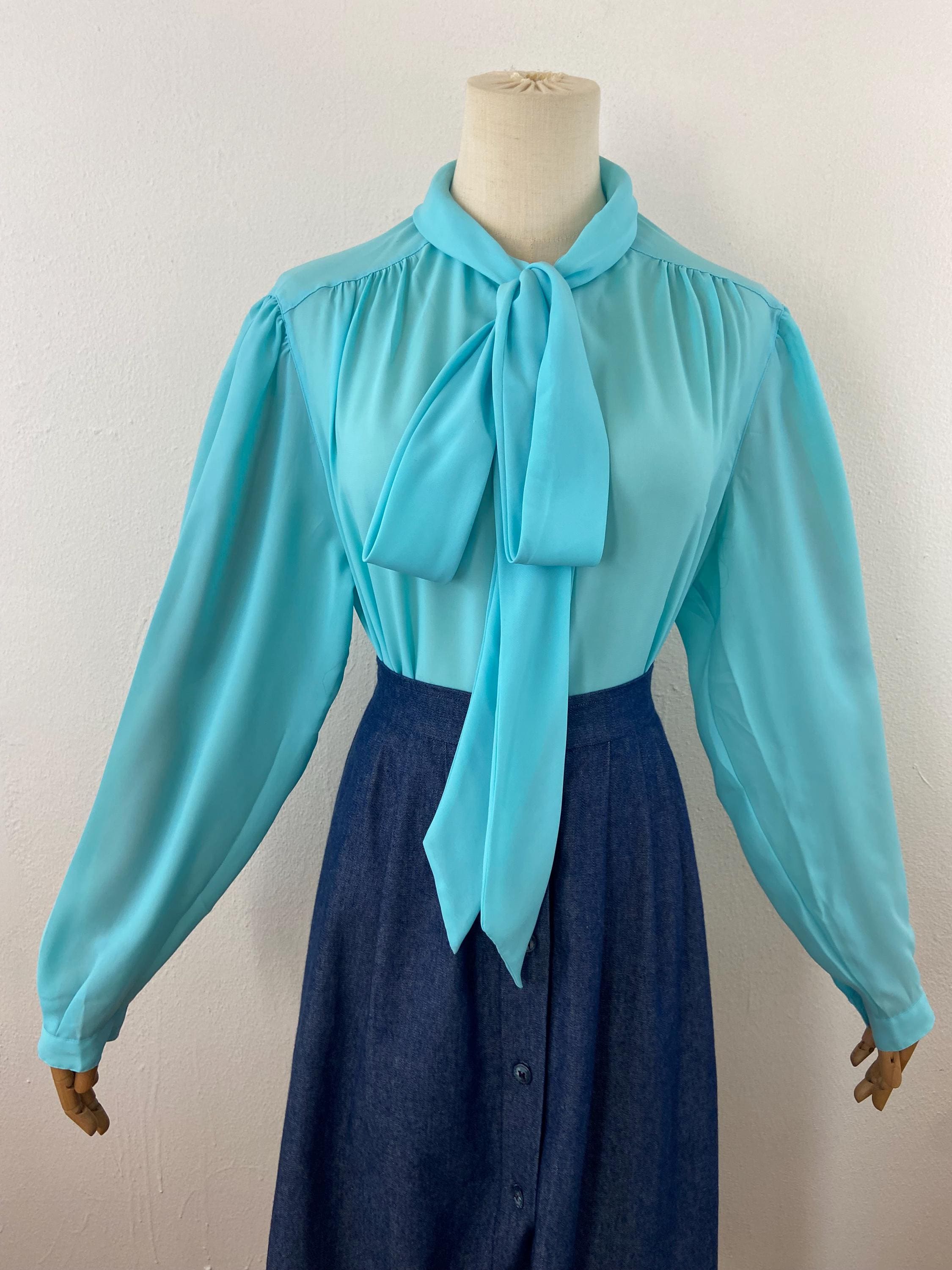 Robe bleue en coton à fleurs faite main : robe d'été à imprimé blocs - France Robe bleue en coton à fleurs faite main : robe d'été à imprimé blocs - France