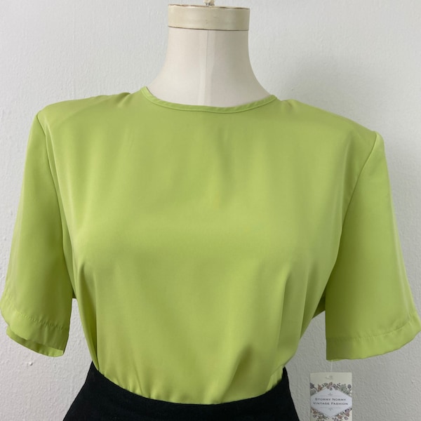 Vintage 80s Kiwi Green Short Sleeves Casual Spring-Summer Confort Blouse-Tops By Lauren Lee Size-L.