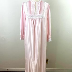 Vintage 80s Soft Baby Pink With Delicate Lace And Silky Ribbons Long Sleeves Brushed Sateen Cotton Princes Sleepwear By BARBIZON, Size-S.