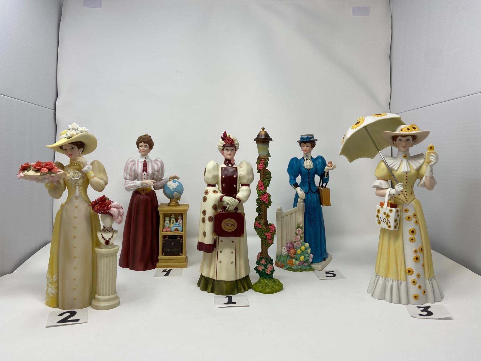 Vintage Avon Figures With Original Box / Mrs Albee Award