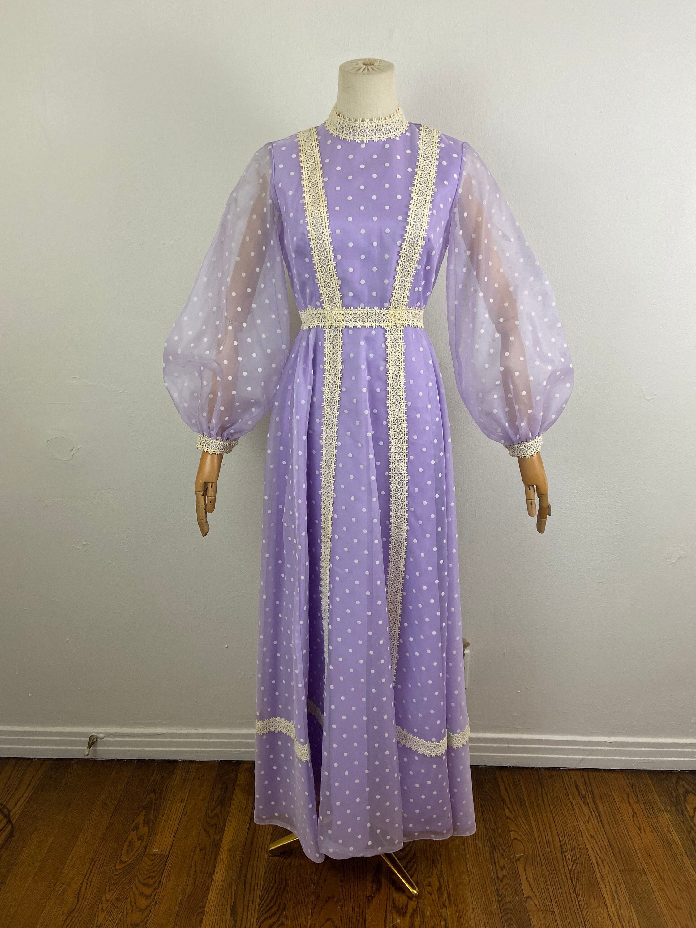 Vintage 60s Lavender With Polka Dots and Guipure Lace Party Vintage 60s Lavender With Polka Dots and Guipure Lace Party