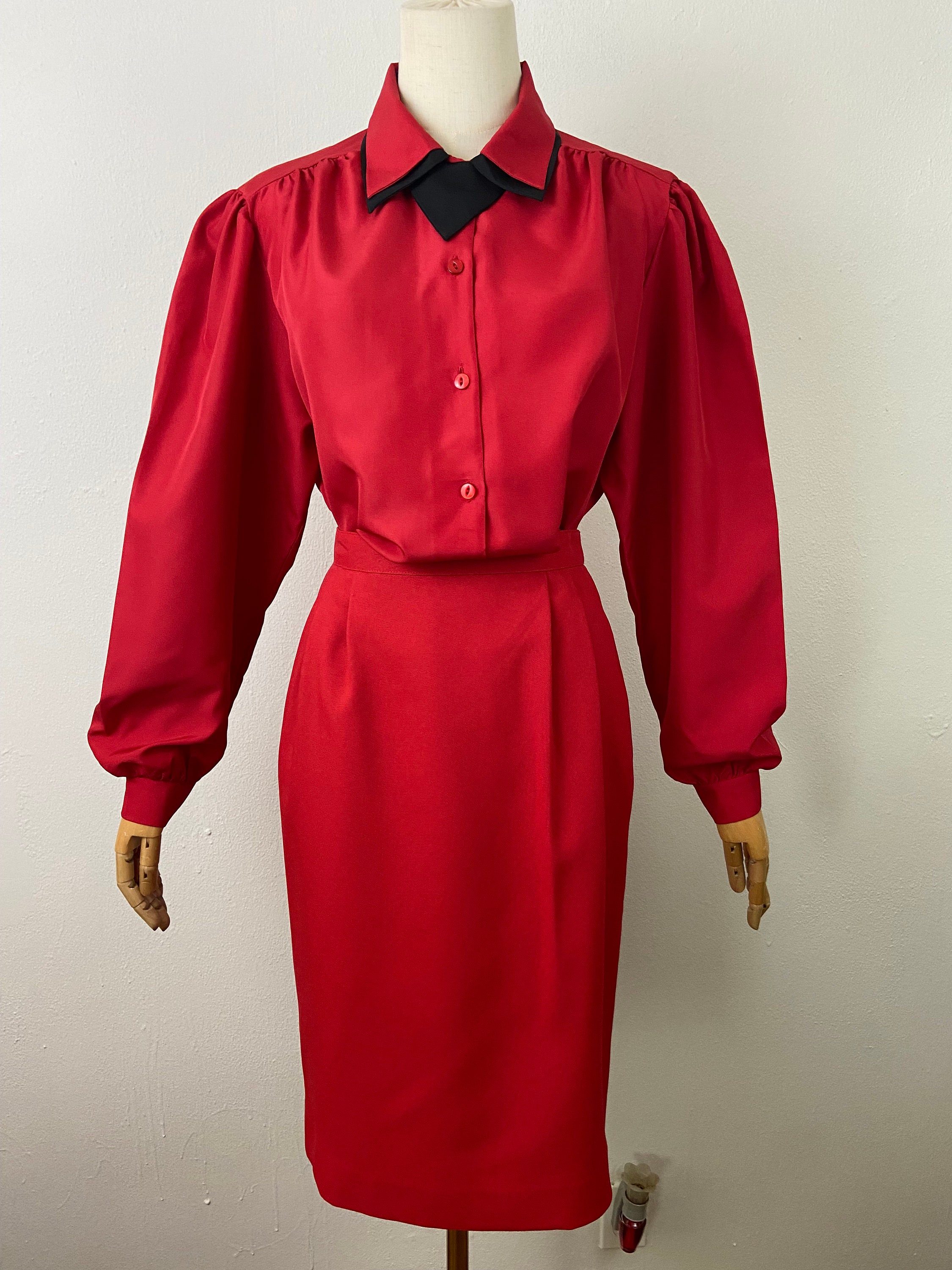 Vintage 80s Signature Expressions Petite Fire Red Narrow Vintage 80s Signature Expressions Petite Fire Red Narrow